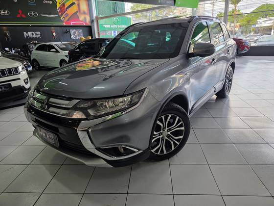 MITSUBISHI OUTLANDER 3.0 GT 4X4 V6 24V GASOLINA 4P AUTOMÁTICO MITSUBISHI OUTLANDER 3.0 GT 4X4 V6 24V GASOLINA 4P AUTOMÁTICO